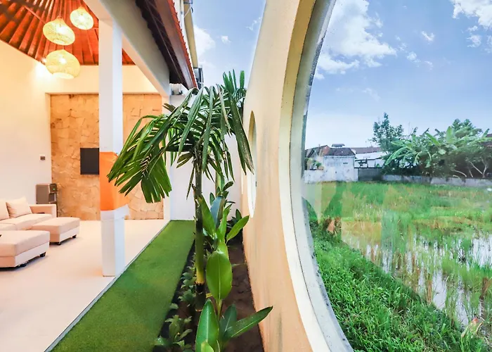 Villa Dua Art 2: Creative Space Near Titibatu Club