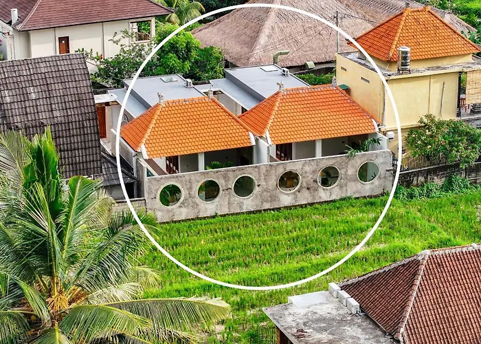Villa Dua Art 2: Creative Space Near Titibatu Club *